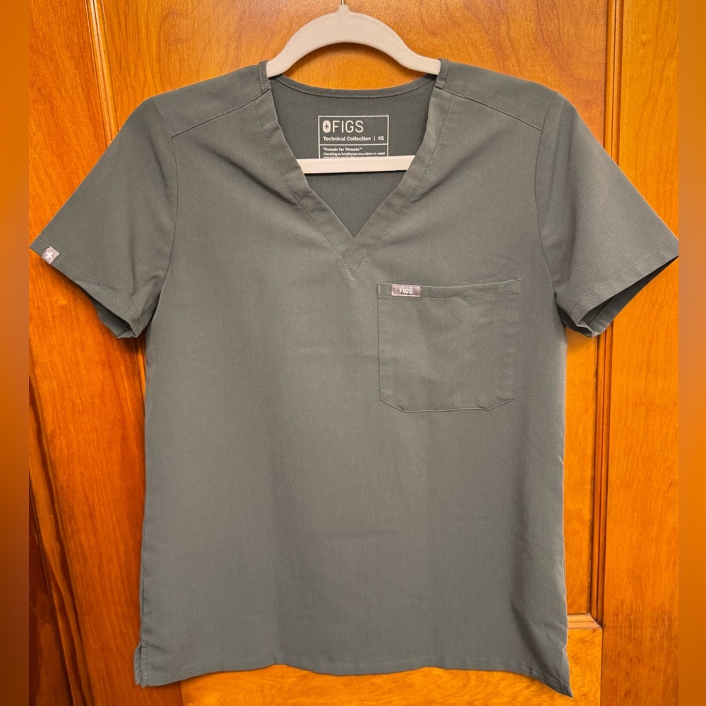 FIGS Women’s Catarina 1-Pocket Scrub Top